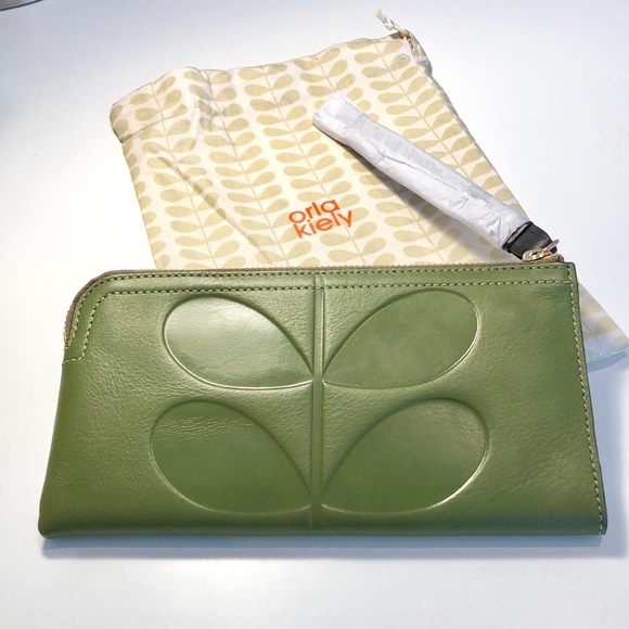 Orla Kiely Handbags - NWT Orla Kiely Embossed Stem Flat Zip Wallet